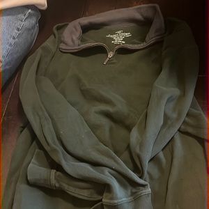 Super cute quarter zip, woven green